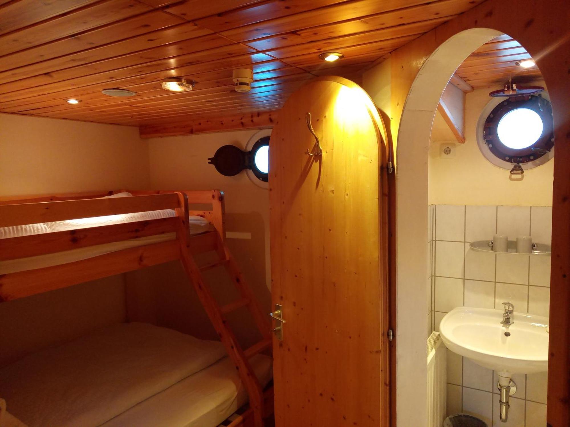 Kuestenmotorschiff Aventura Bremen Ngoại thất bức ảnh