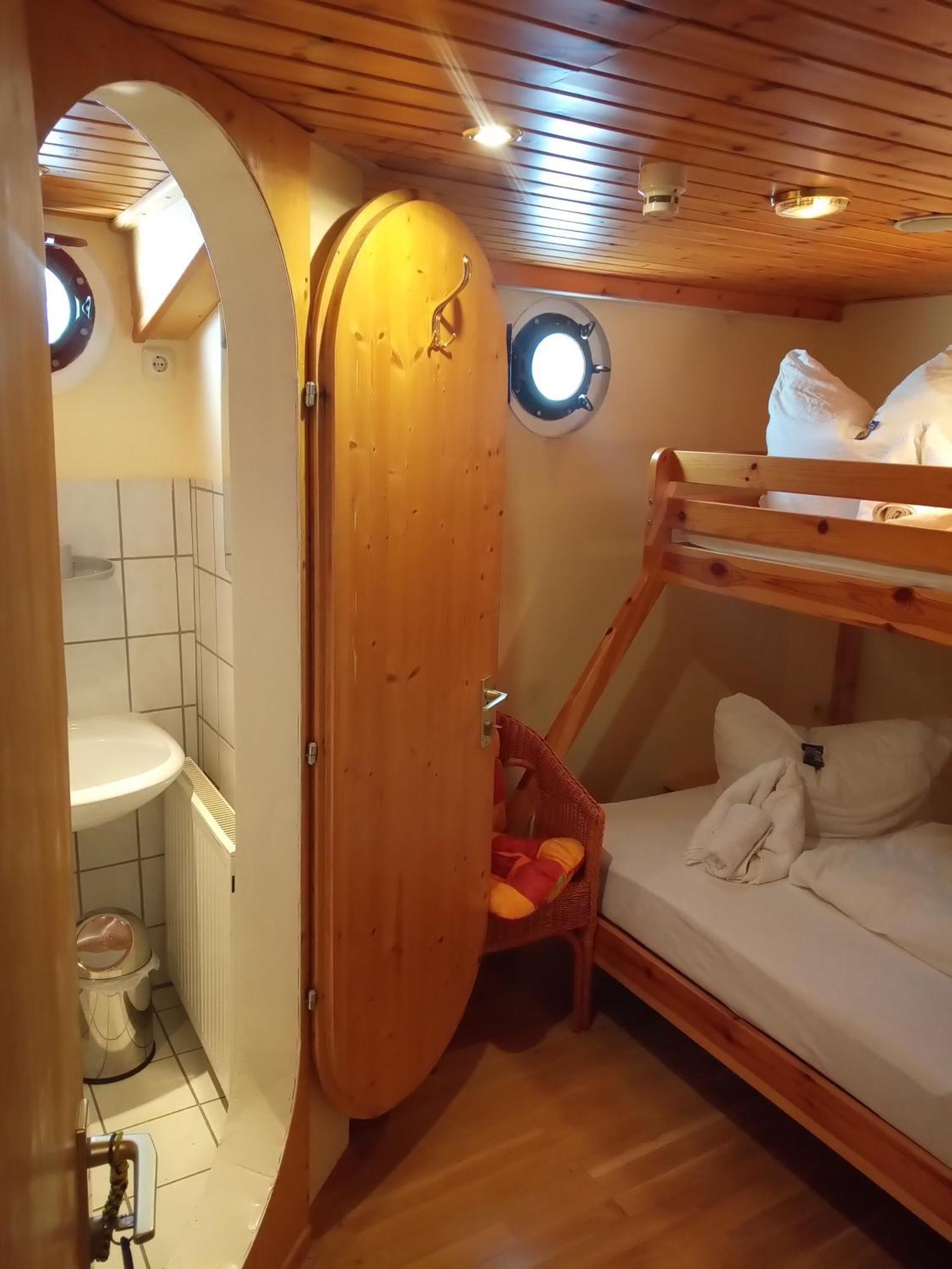 Kuestenmotorschiff Aventura Bremen Ngoại thất bức ảnh